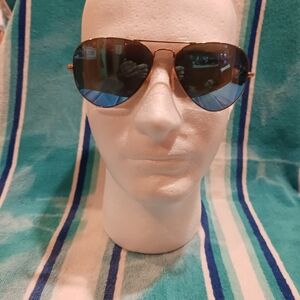 Stylish Aviator Sunglasses with Gold Frame